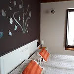 Casa La Escuela * Tuilla