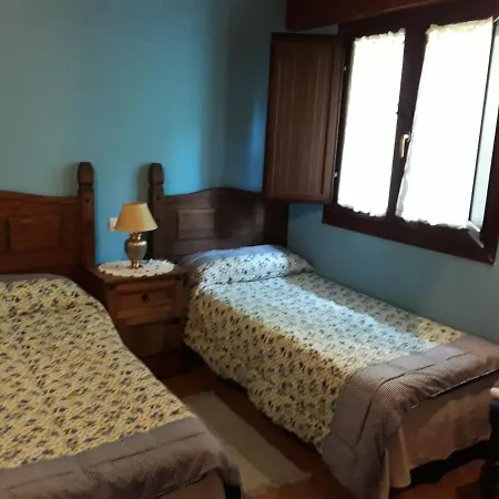 Casa La Escuela * Tuilla