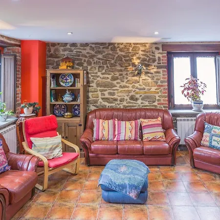 Casa La Escuela Holiday home Tuilla