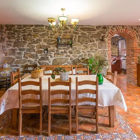 Holiday home Casa La Escuela Tuilla