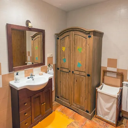 Casa La Escuela * Tuilla