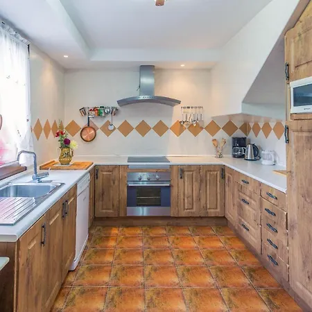 Casa La Escuela Holiday home Tuilla