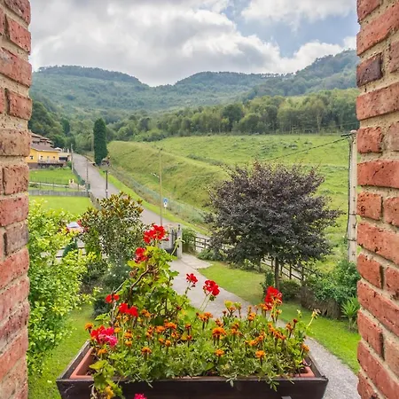 Casa La Escuela 펜션 Tuilla